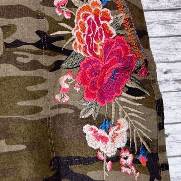 Johnny Was Burke Linen Shorts - Picture 6 of 11